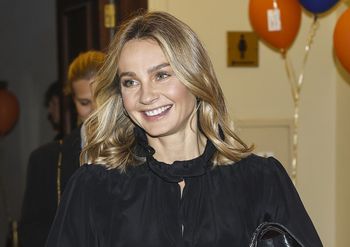 Wskoczyła w marynarkę. Postawiła na najgorętszy wzór jesieni