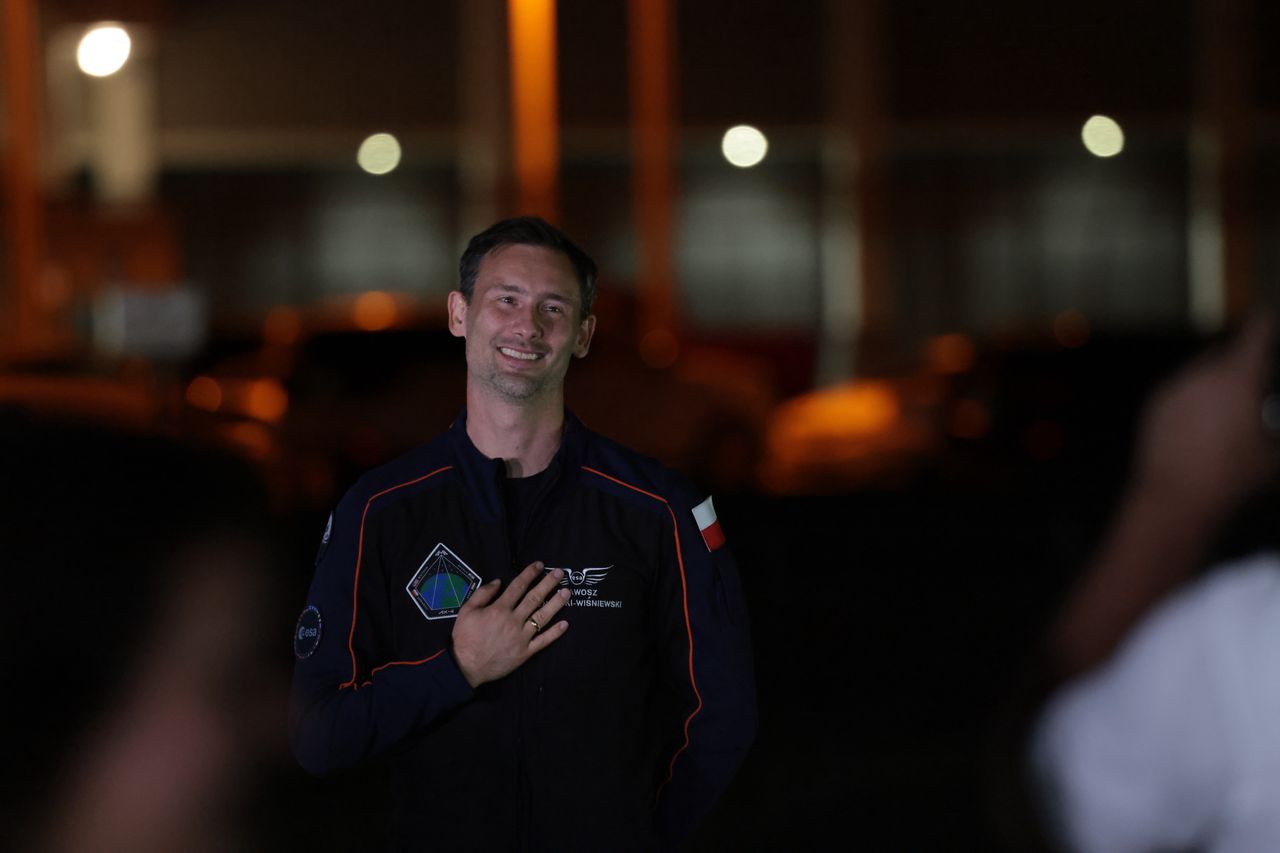 Poleciał w kosmos. Ile może zarobić Sławosz Uznański-Wiśniewski?