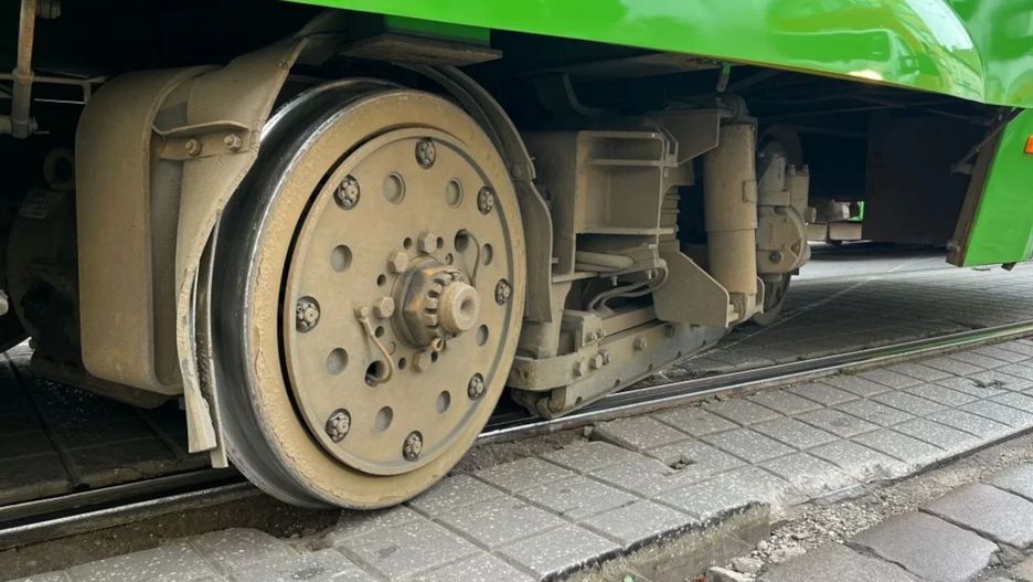 Poranne wykolejenie na Rondzie Kaponiera.