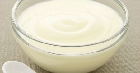 Jogurt waniliowy o obniżonej zawartości tłuszczu (11 g białka w 225 g)