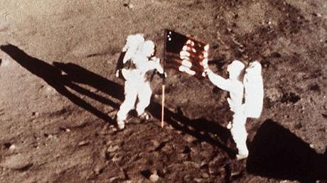 Kosmiczny spacer po Księżycu na DVD! 1