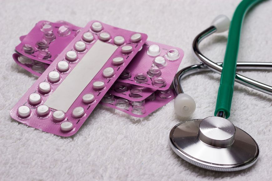 Stosowanie przez wiele lat doustnej antykoncepcji może minimalnie zwiększać ryzyko zachorowania na raka piersi