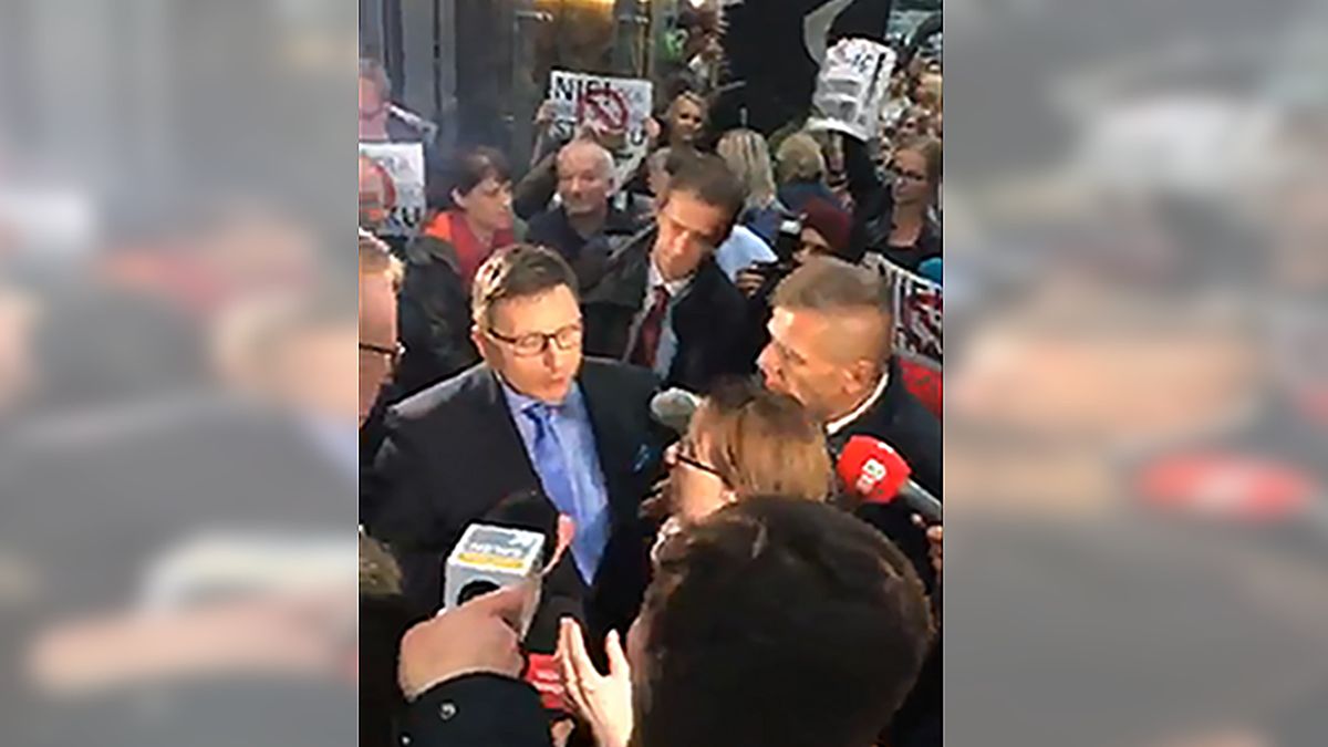 W poniedziałek prezes LOT Rafał Milczarski poinformował, że dyscyplinarnie zwolnionych zostało 67 osób