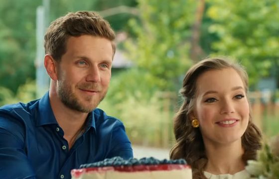 Sanah i Antoni Królikowski witają sąsiadów w reklamie SmartDomu (wideo)