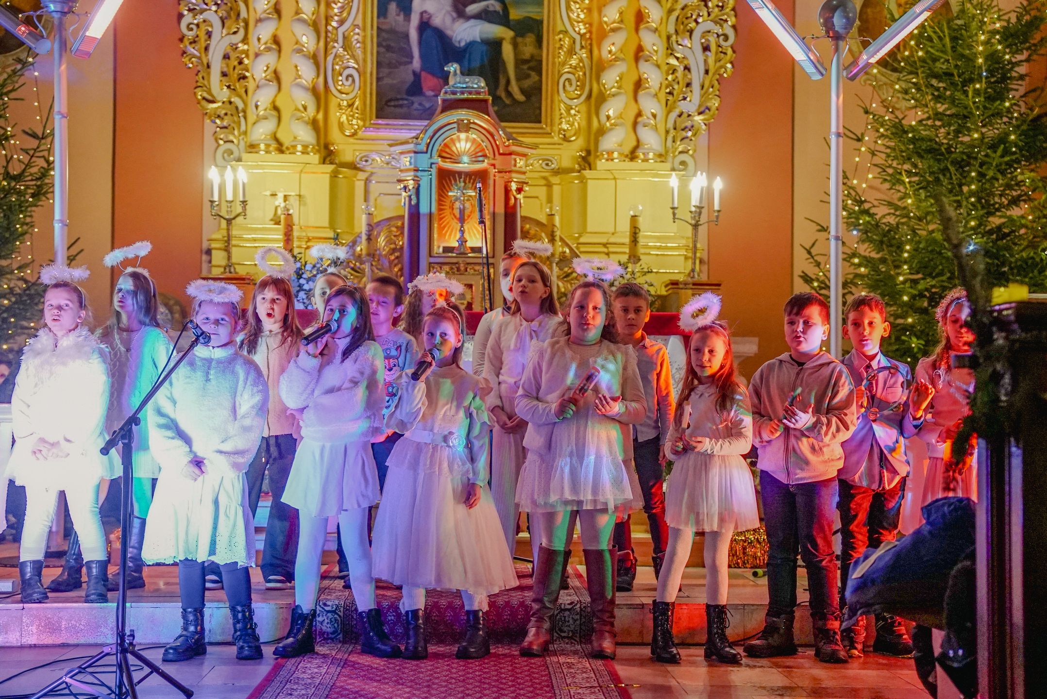 Koncert Kolęd uczniów Szkoły Podstawowej w Bielawach