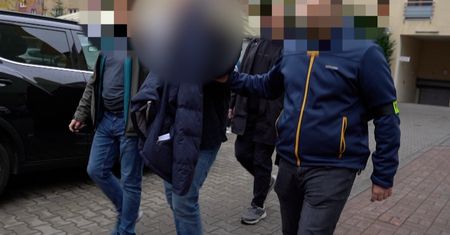 Członkowie rodziny prowadzili działalność sutenerską.