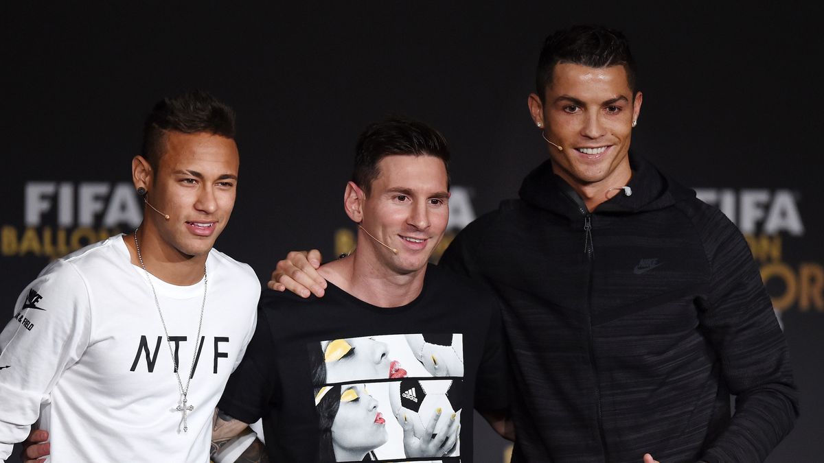 Od lewej: Neymar, Messi oraz Ronaldo podczas konferencji prasowej zorganizowanej z okazji Złotej Piłki, w 2015 roku