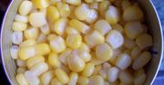 Słodka biała kremowa kukurydza w puszce bez dodatku soli