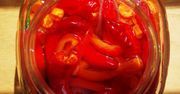 Słodka czerwona papryka w słoiku (produkt i płyn)