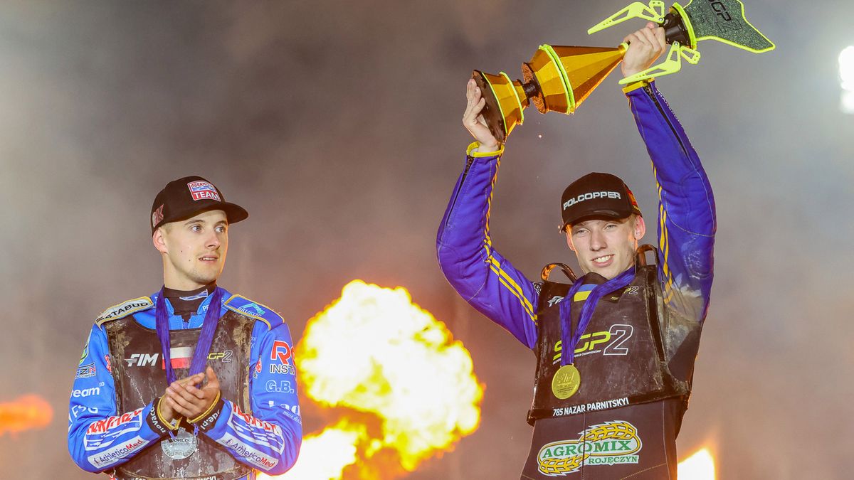 WP SportoweFakty / Michał Krupa / Nazar Parnicki (z prawej) wyszarpał złoty medal SGP2 Wiktorowi Przyjemskiemu (z lewej)
