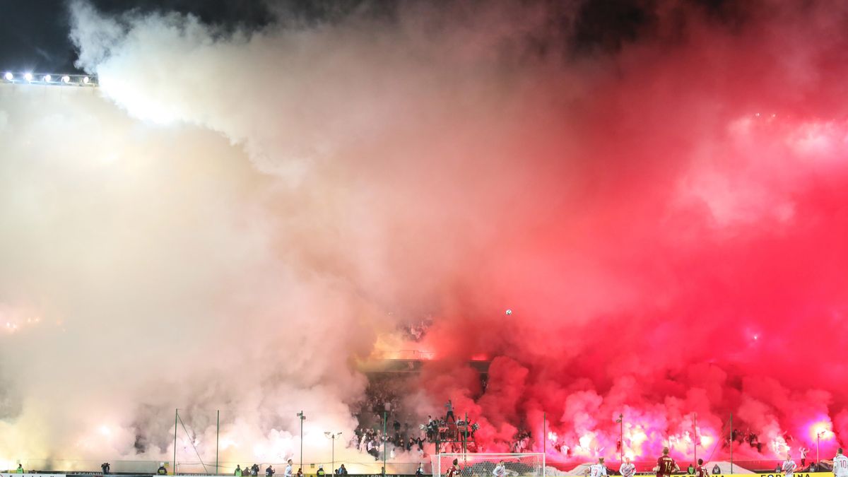 PAP / Leszek Szymański / Zadymienie na meczu Legia - Górnik