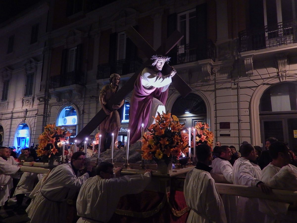 Procesja "delle Barette", która odbywa się w Mesynie na Sycylii w każdy Wielki Piątek od XV wieku