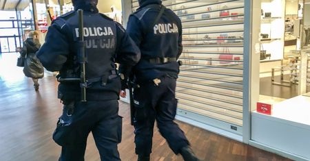 Dzieci okradają sklepy. 10-latki zabrały ze sklepu słodycze i sushi