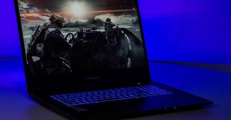 Polskiej marki laptop dla gracza o wyśmienitym stosunku ceny do wydajności – testujemy Hyperbook NH7!