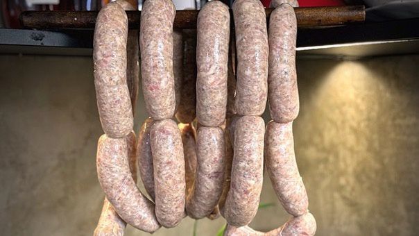 Biała kiełbasa wykonana na warsztatach kulinarnych
