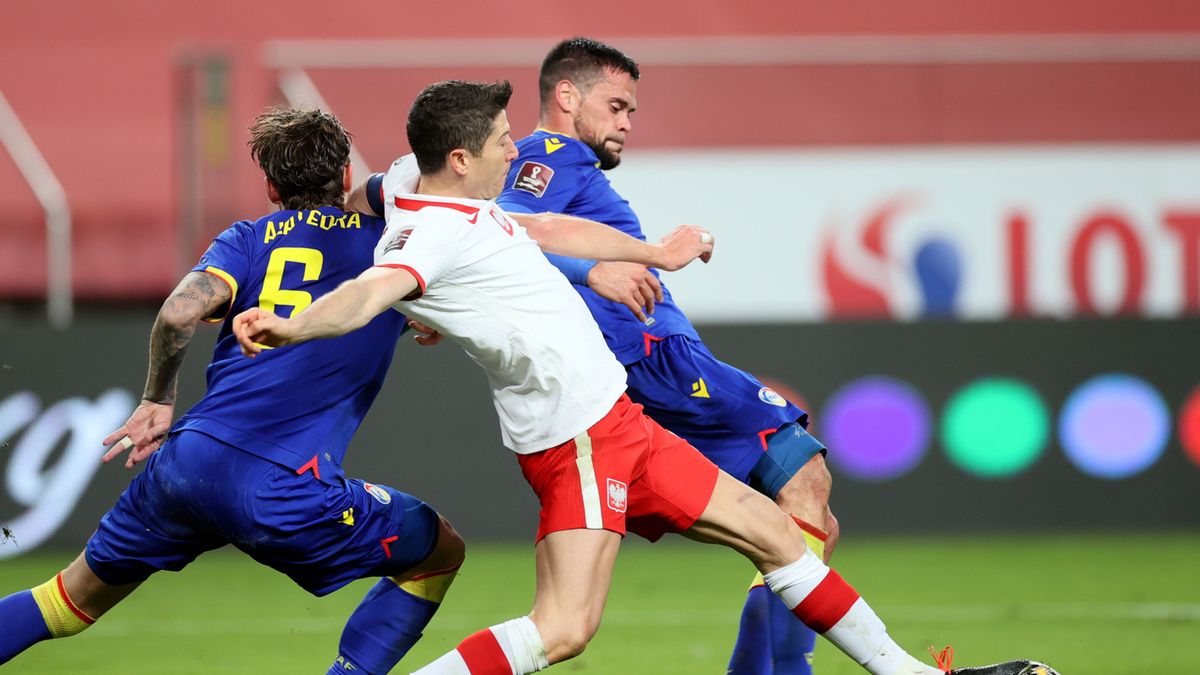 PAP / Leszek Szymański / Na zdjęciu: Robert Lewandowski (w środku)