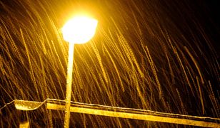 Ciemno, pada, a lampy nie świecą na skrzyżowaniu. Spór o umowę na prąd