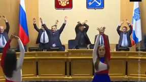 Rosyjskie cheerleaderki rozgrzewały polityków. Wyjątkowe rozpoczęcie obrad dla deputowanych