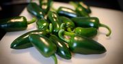 Surowe papryczki jalapeno