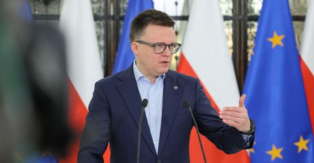 Afera z Collegium Humanum. Hołownia: rozważam kroki prawne