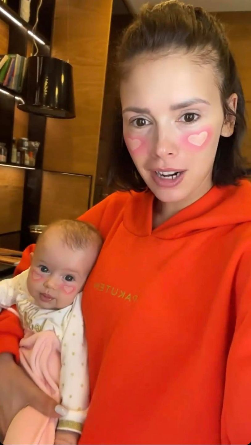 Klaudia Halejcio świętuje fakt, że 4 miesiące temu została mamą