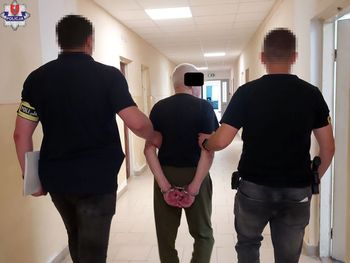 Awantura rodzinna w Zamościu. Oblał krewnego wrzątkiem i dźgnął nożem