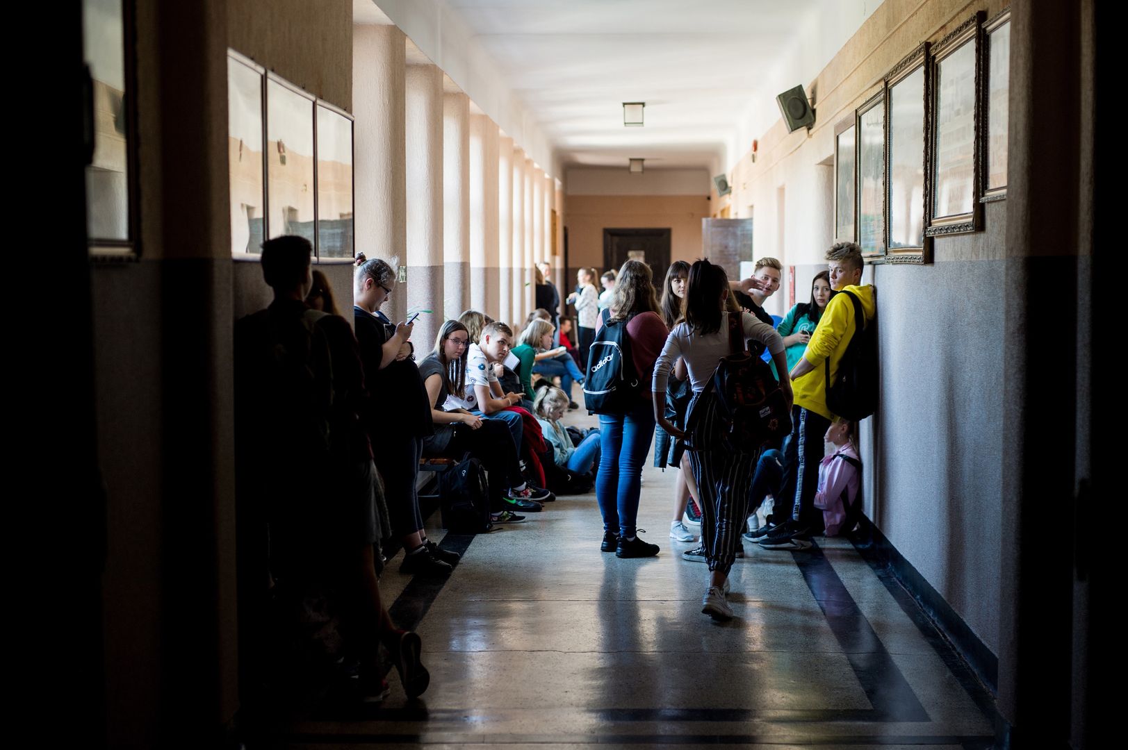 Rozpoczecie roku szkolnego
Lubliniec, 12.09.2019. Rozpoczecie roku szkolnego w Zespole Szkol im. A. Mickiewicza w Lublincu. Rok szkolny 2019/2020 jest szczegolnym rokiem podwojnej rekrutacji w szkolach srednich.,Image: 470486737, License: Rights-managed, Restrictions: , Model Release: no, Credit line: Daniel Dmitriew / Forum
Daniel Dmitriew / Forum
rok, szkolny, edukacja, szkola, szkolnictwo, wyniki, przyjetych, nowoprzyjetych, przyjecia, egzamin, rekrutacja, rekrutacji, liceum, ogolniak, technikum, ogolnoksztalcace, egzaminu, uczniowie, ogloszenie, egzaminy, wstepne, licealisci, szkol, srednia, podwojny, rocznik, rozpoczecie, roku, szkolnego, uczen, nauczanie, korytarz, przerwa, dzwonek, korytarz szkolny, na korytarzu, category_code_edu