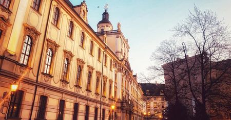 Zdalne nauczanie. Uniwersytet Wrocławski nie miał wyboru. Zdrowie studentów najważniejsze