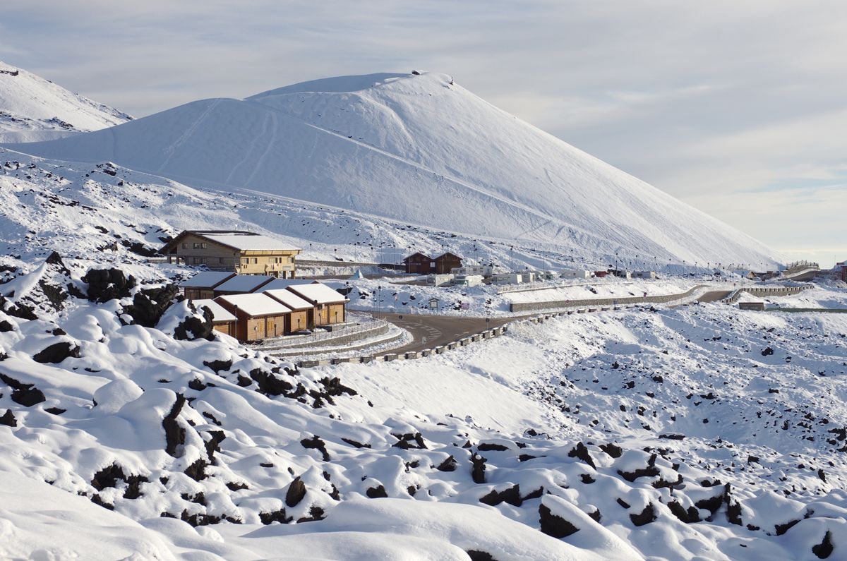 Droga na Etnę pokryła się śniegiem