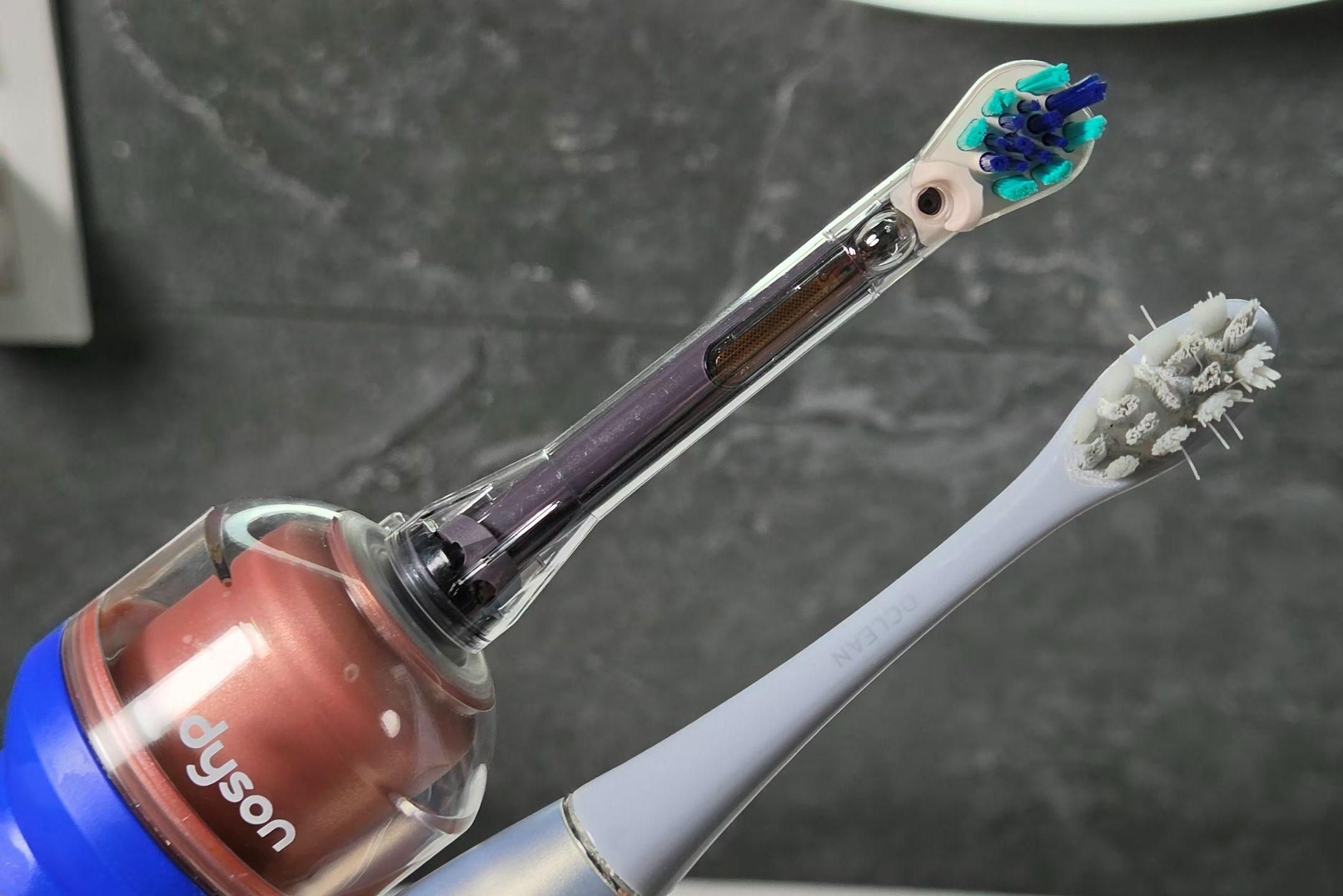 Dyson CameraJet i Oclean X Pro