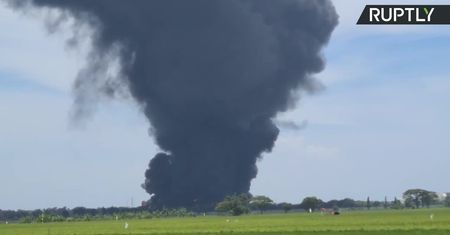 Pożar rafinerii w Indonezji. Ewakuowano ponad 900 osób.