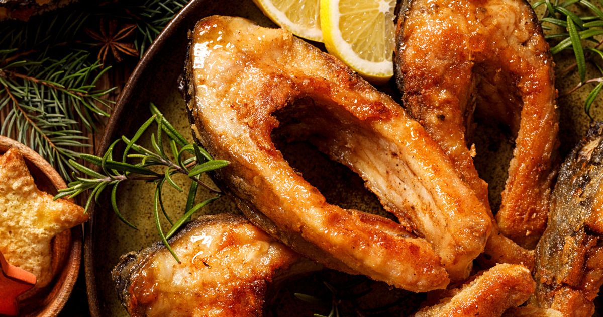 Przed kupnem karpia, zapytaj się sprzedawcy o wiek ryby. Tak rozpoznasz najlepszą sztukę