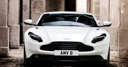 Aston Martin DB11 V8 - brytyjskie coupé z niemieckim silnikiem