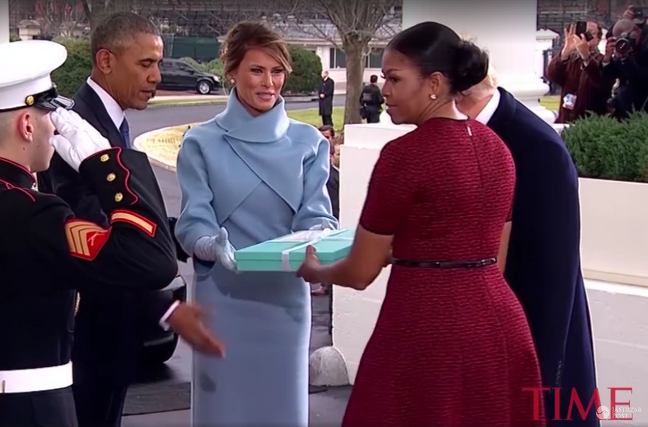 Melania Trump popełniła gafę wręczając prezent Michelle Obamie