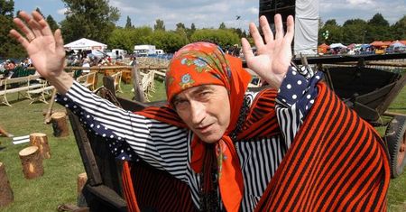 Bronisław Opałko, znany jako Genowefa Pigwa, o chorobie alkoholowej: "Myślałem o eutanazji"