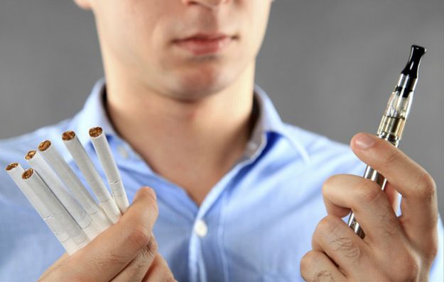 E-papierosy już nie dla nieletnich i nie w miejscach publicznych. Za ich reklamę grozi 200 tys. zł. kary