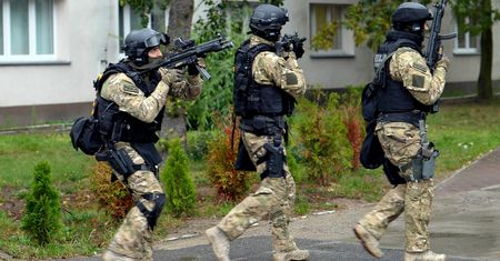 Napad w Gorzowie Wielkopolskim. Skatowano 26-latka. Grozili policjantom nożami
