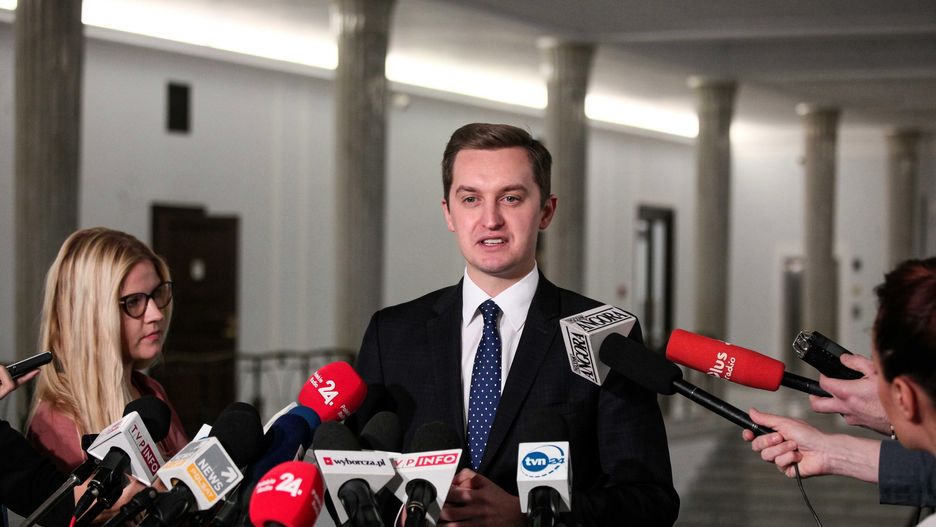 Chemsex i pieniądze z warszawskiego ratusza. Sebastian Kaleta ujawni raport.