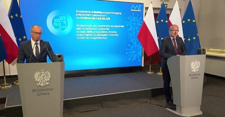 Szczepienia przeciw COVID-19. A. Niedzielski: Od piątku czwarta dawka dla wszystkich powyżej 12. roku życia