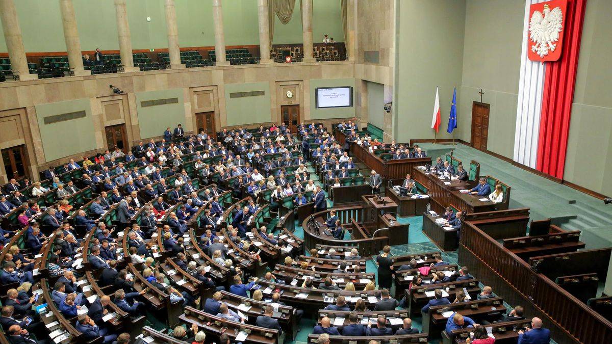 Zatrudniająca ok. 2 mln osób branża handlowa do 7 XI nie wiedziała, czy 12 XI będzie zakaz handlu.