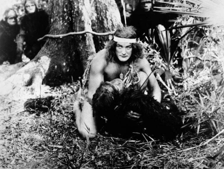 Jednak w czasach, gdy ukazał się Tarzan, seria książek z „królem małp” odniosła niebywały sukces. Pojawiali się naśladowcy i komiksy. Po postać Tarzana sięgnęło także Hollywood.