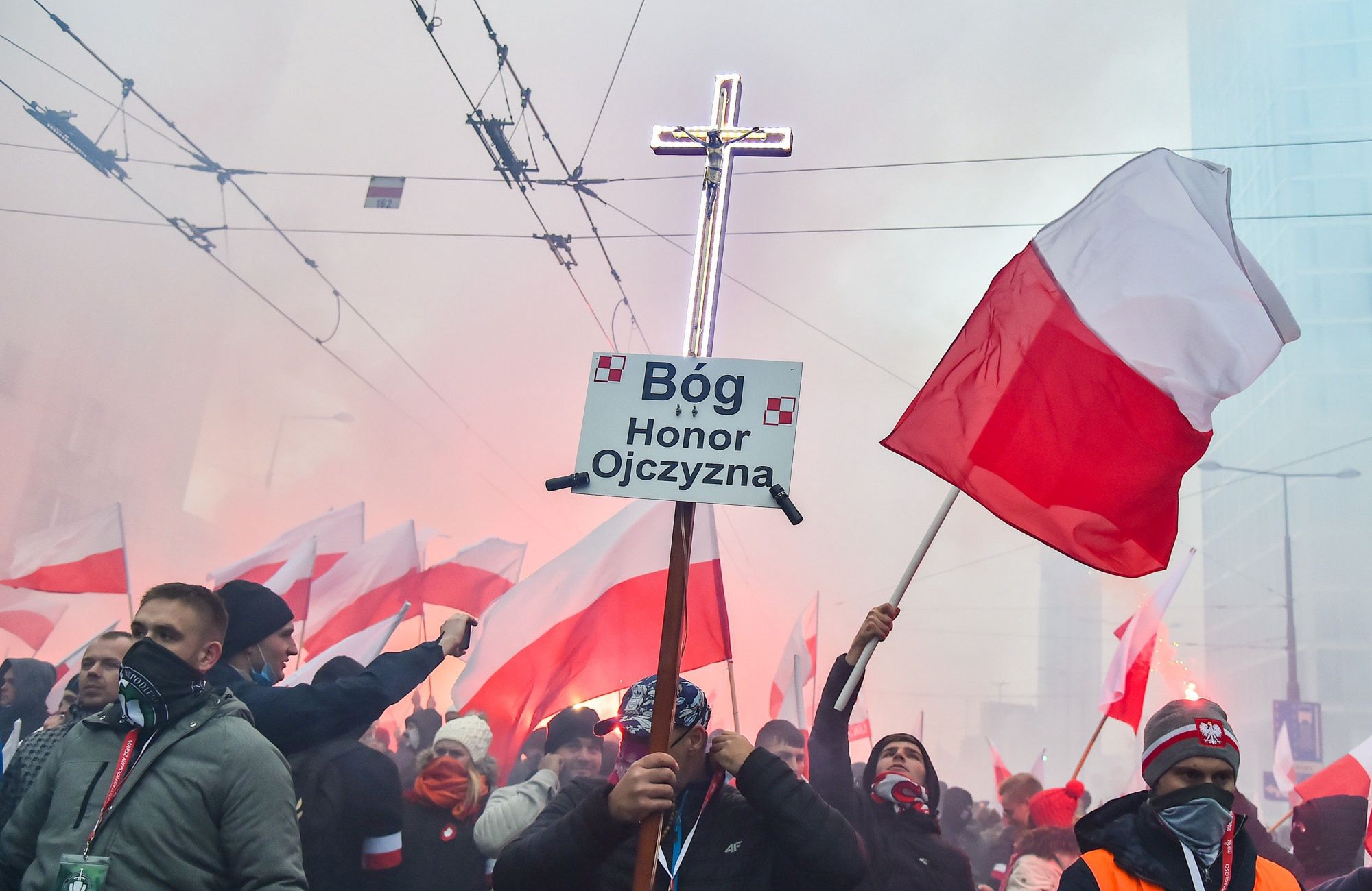 Chuligani dewastują Warszawę z okazji Święta Niepodległości