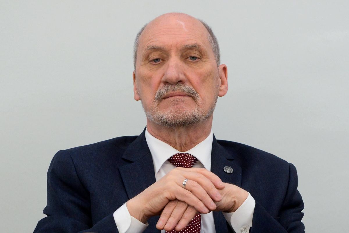 Antoni Macierewicz - miłośnik teczek SB, trafiony materiałami z teczki