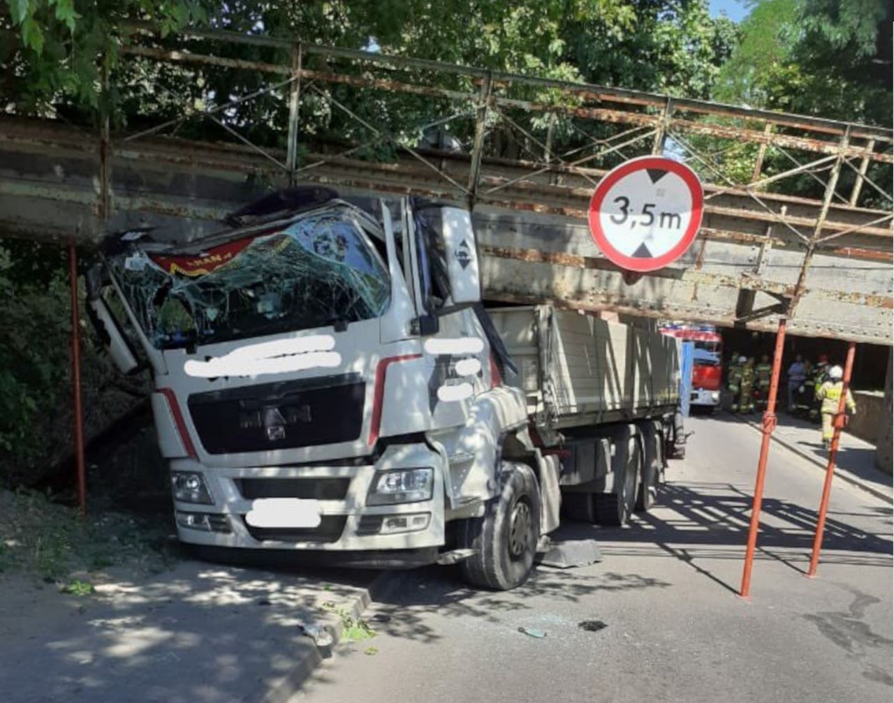 Zawalił się wiadukt. Poważny wypadek w Sierakowie