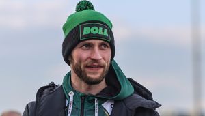 Jest wnukiem legendy, życzyli mu śmierci. Teraz wszystkim odpowiedział