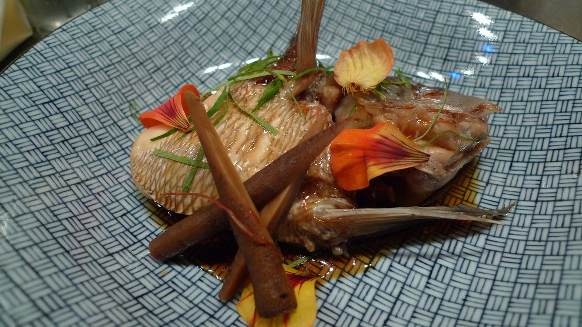 Gotowany korzeń łopianu bez dodatku soli, odsączony