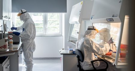 Koronawirus. Niepokojąca granica zakażeń przekroczona. Jak wygląda sytuacja we Wrocławiu? [29.09.2021]