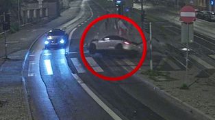 Uderzyła w przystanek i uciekła. Szybka akcja policji