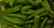 Mrożona zielona fasolka szparagowa przygotowana w mikrofalówce