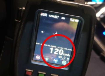 Tyle pędzili w terenie zabudowanym. Konsekwencje były srogie